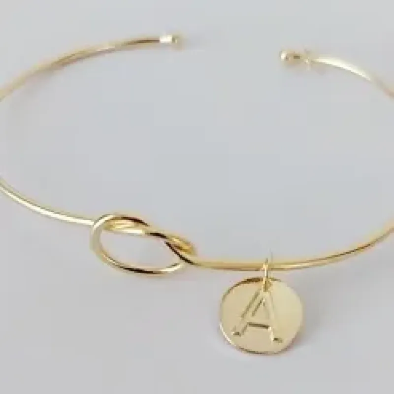 Bracelete com Pingente Inicial em Banho de Ouro 18k